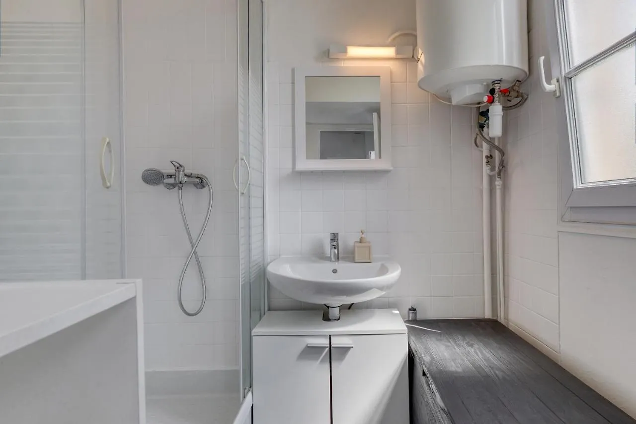 Joli Petit Studio A 200 M Du Tramway, Proche Paris, D'Orly, Rungis, Belle Epine Et Choisy Le Roi Apartment Thiais