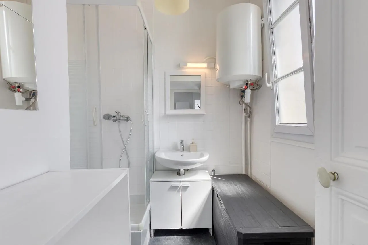 Joli Petit Studio A 200 M Du Tramway, Proche Paris, D'Orly, Rungis, Belle Epine Et Choisy Le Roi Apartment Thiais France
